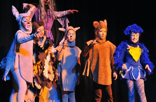 Large Cast Play Script for Kids to Perform! Snow White!