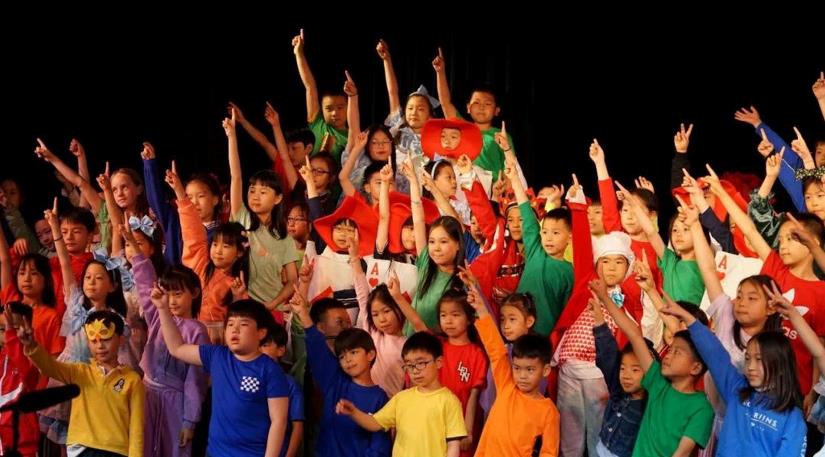Alice in Wonderland Large Cast Kids Play