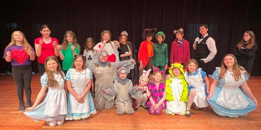 Play for children to perform Alice in Wonderland
