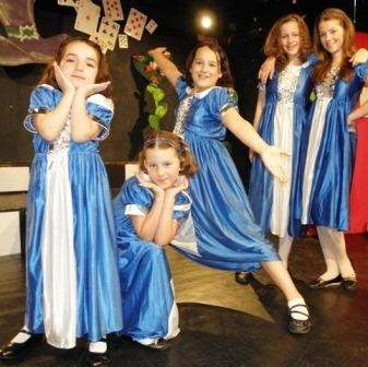 Christmas Musical for Kids! Alice in Christmas Land!