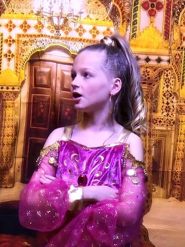Kids Perform in Aladdin