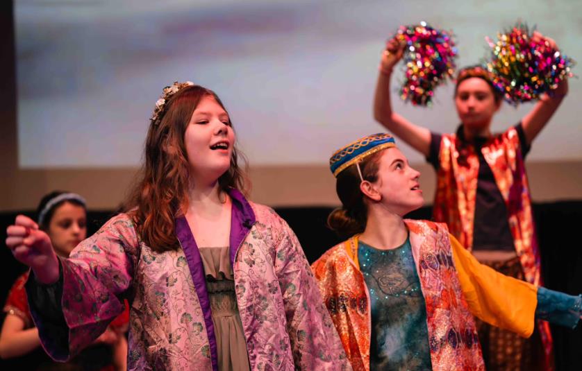 Kids perform Aladdin play for kids
