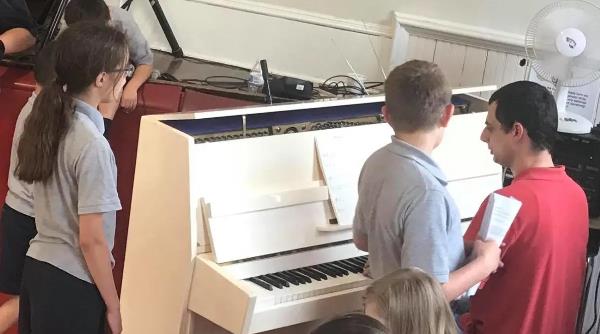 School adds songs to ply script Aladddin