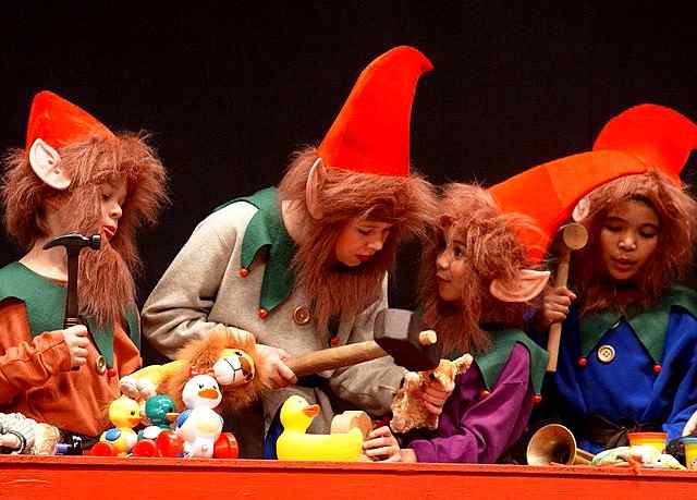 Dramatic Fun for Your School! A Snow White Christmas!