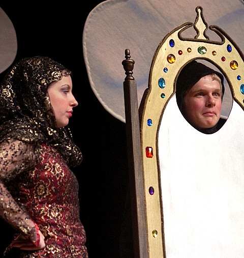 A Snow White Christmas! Holiday Musical for Kids!