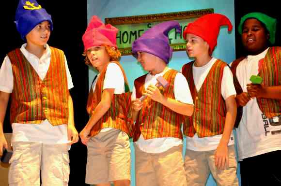 The Seven Dwarfs of A Snow White Christmas!