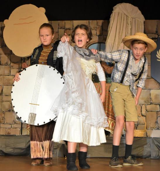 Musical characters in Jack and Beanstalk play