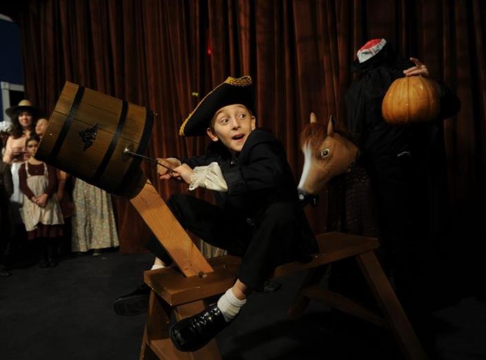 Student performs Ichabod's ride