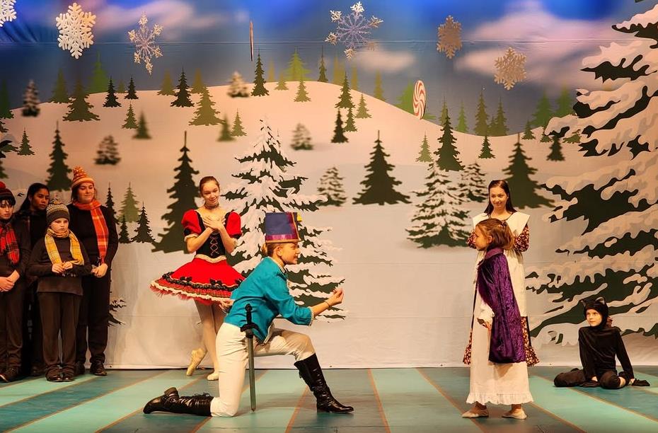 Scenery in play for Kids to perform at Christmas