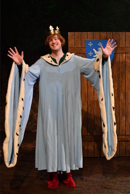Frankfurt theatre performs Robin Hood play