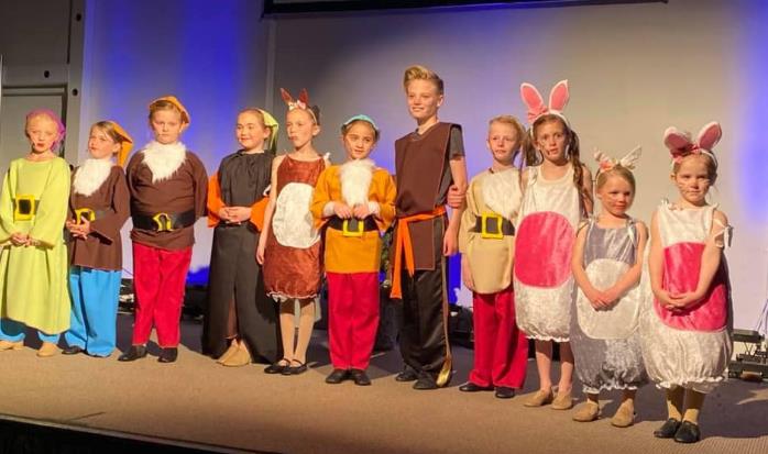 Snow White Play for Kids to Perform