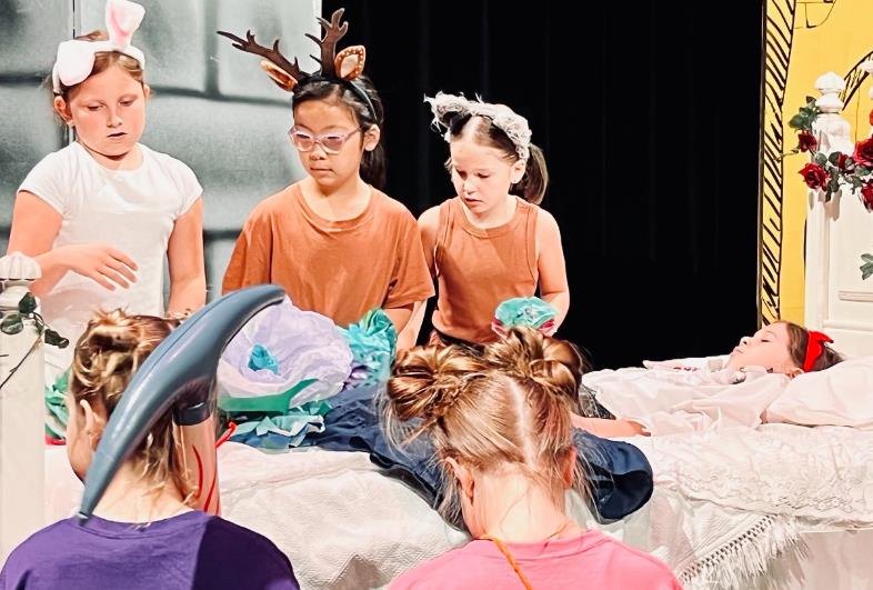 Snow White Play for Kids