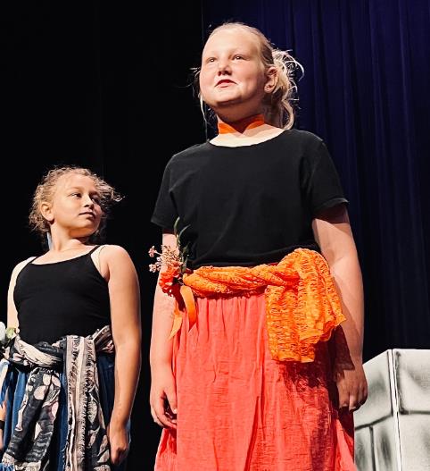 Several Snow Whites in ArtReach's Playscript