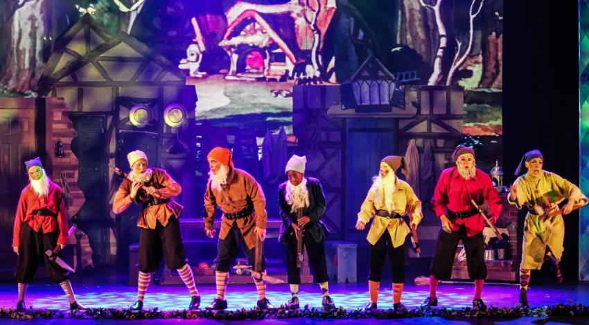 Dwarfs in Snow White play for kids