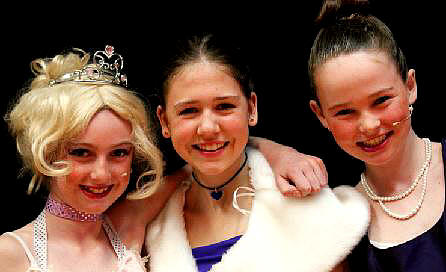 School Plays for Kids!  ArtReach's Snow White!