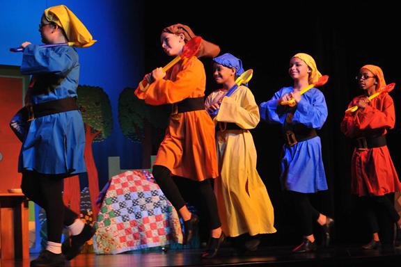 Fun Play for Kids!  Snow White!