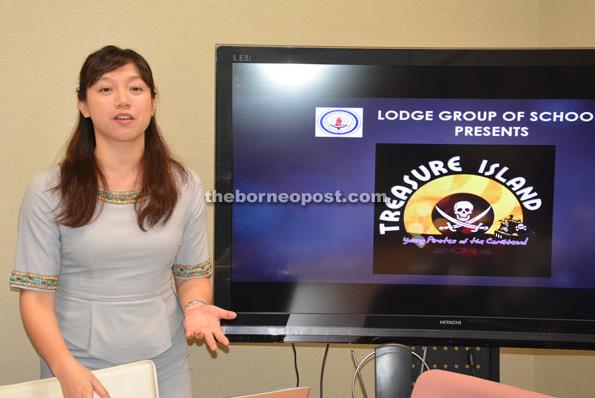 Presentation on ARtReach's play Treasure Island