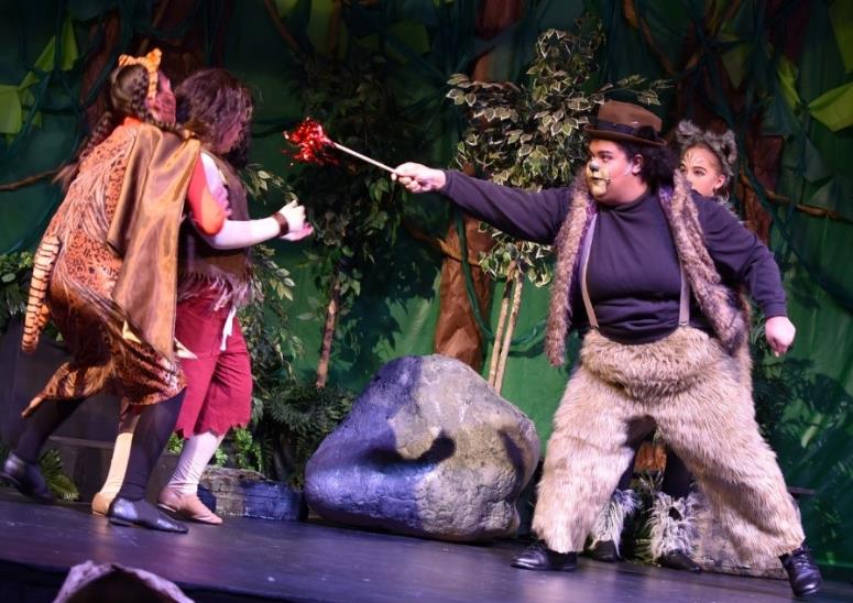 Baloo and Shere Khan in Jungle Book play