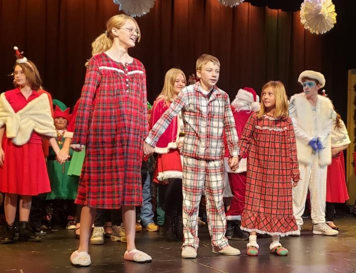 Kids Perform in Artreach's Twas the Night Before Christmas