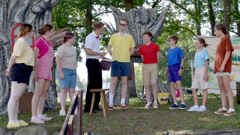 Outdoor Performance of Winnie the Pooh Play for Kids