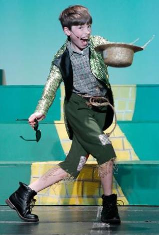 Kids perform in Wizard of Oz