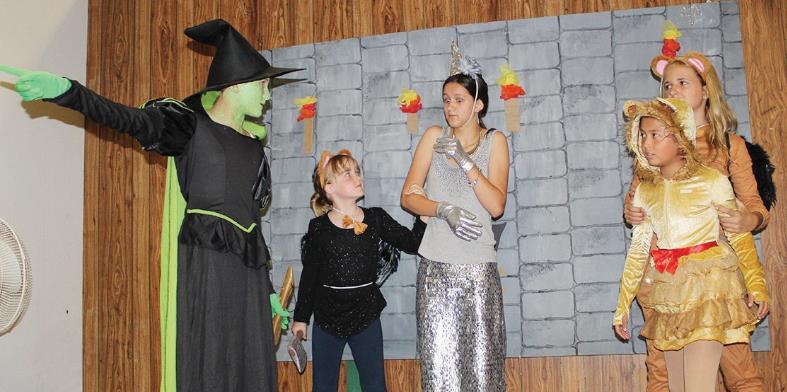 Kids perform in Wizard of Oz school show
